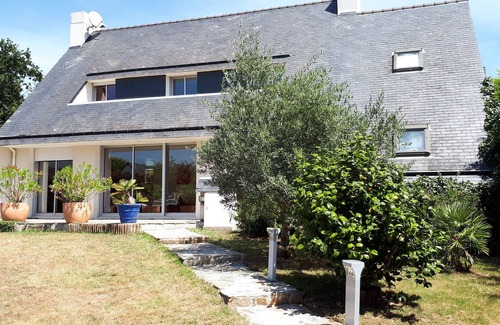 Concarneau Villa | Large detached villa with private pool not overlooked