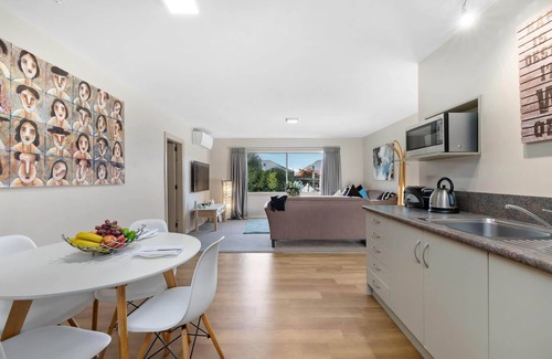 Fernhill House | LARGE DISTINCTIVE AND SPACIOUS FAMILY HOME
