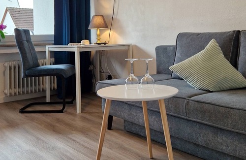 Stuhlinger-Eschholz Apartment | Large double room with bathtub/WC