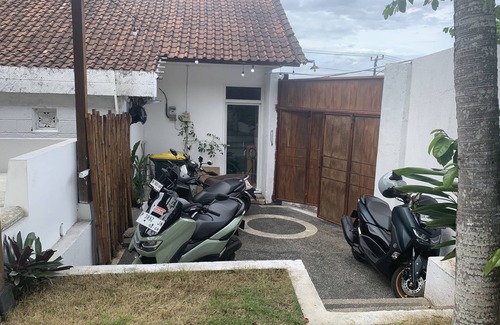Ungasan Apartment | Large double room with private bathroom