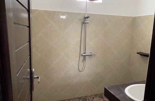 Ungasan Apartment | Large double room with private bathroom