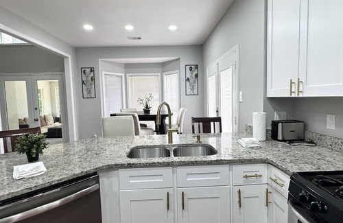 Stone Mountain House | Large East Atlanta Home - 4 bedrooms/3 full baths - Sleeps 10