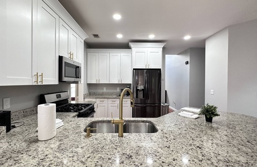 Stone Mountain House | Large East Atlanta Home - 4 bedrooms/3 full baths - Sleeps 10