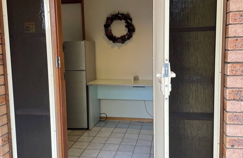 Isabella Plains House | Large Ensuite with small kitchnett
