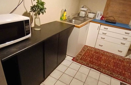Isabella Plains House | Large Ensuite with small kitchnett