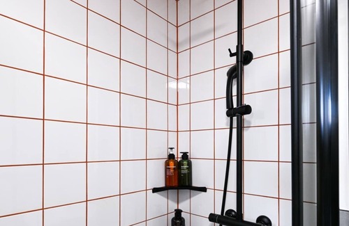 Hoxton West Apartment | Large Ensuite Bedroom Close to Angel & Shoreditch