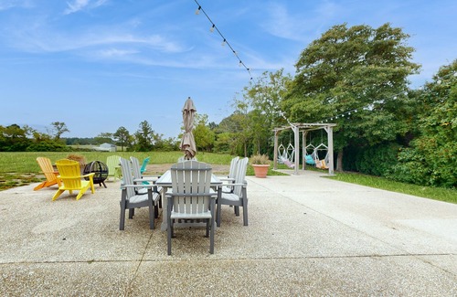 Berlin House | Large estate & cottage with private pool, firepits, & game room