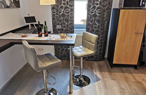 Bensheim Condo | Large, exclusive family apartment for 1-6 people - near bathing lake, parking lot