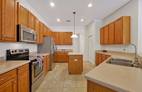 Calabria House | Large Executive 4 Bedroom, 3 Bathroom pool home withConservation View