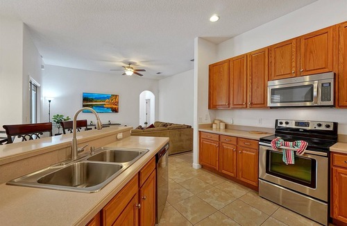 Calabria House | Large Executive 4 Bedroom, 3 Bathroom pool home withConservation View