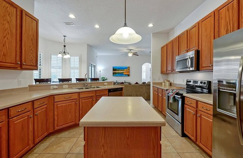 Calabria House | Large Executive 4 Bedroom, 3 Bathroom pool home withConservation View
