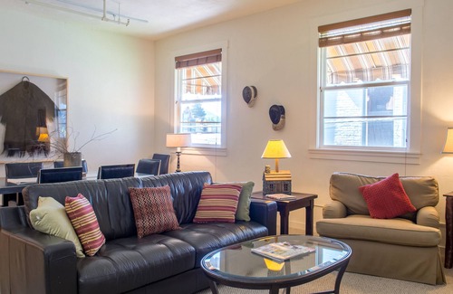 Grants Pass Apartment | Large Executive Loft Historic Grants Pass # 113