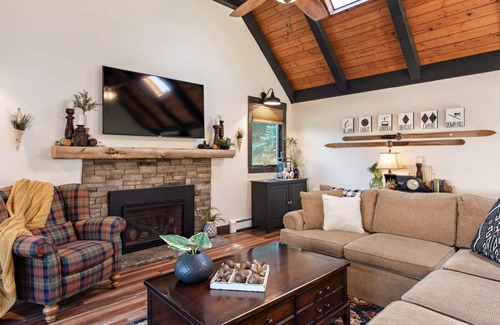 Glenwood Springs House | Large family friendly home minutes from downtown Glenwood, hot springs & skiing
