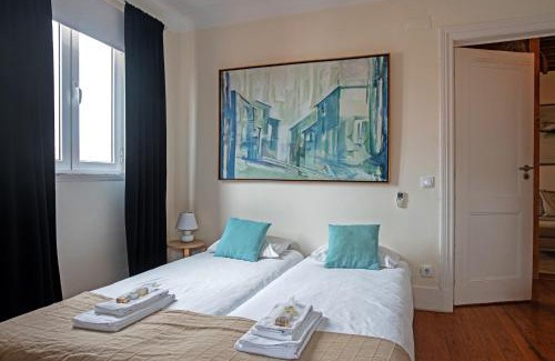 Santo Condestavel Hotel | Large family flat in Campo de Ourique