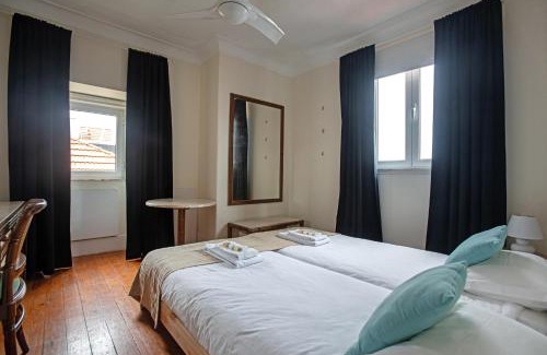 Santo Condestavel Hotel | Large family flat in Campo de Ourique
