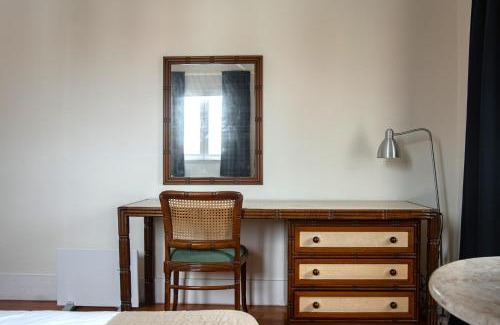Santo Condestavel Hotel | Large family flat in Campo de Ourique