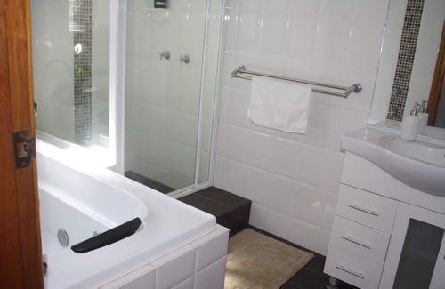 Iluka House | Large family friendly home with two separate living areas.