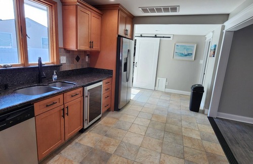 Town Bank House | Large Family Fun, 6BR/3 Bath, POOL, HOTTUB, Fenced Yard
