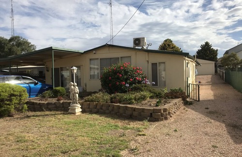 Port Hughes House | Large family getaway