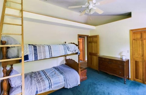 Moultonborough House | Large Family Home Near Swim, Ski -- Pet-Friendly!