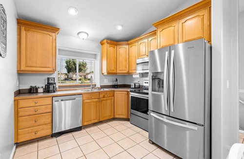 Clearfield House | Large family home close to HAFB/Lagoon water park