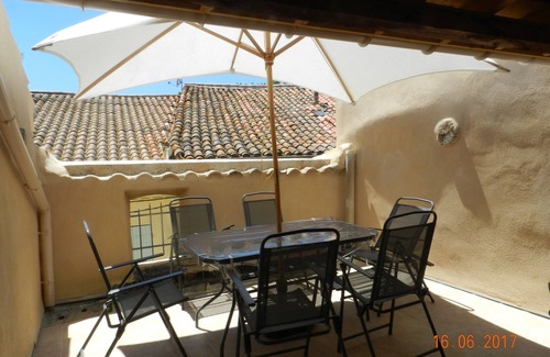 Espondeilhan House | Large family home with roof terrace