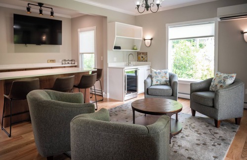 Bolton Landing House | Large family home in the heart of town.