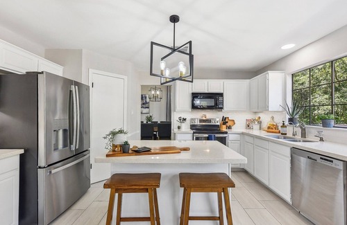 North Buttercup Creek House | Large Family Private Home - HOT TUB, Pool, Pool Table, game room, dog friendly!