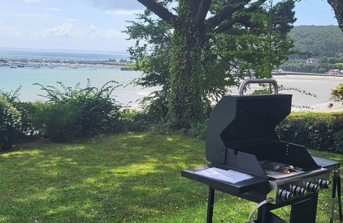 Morgat Villa | Large family villa facing Morgat beach with sea view.