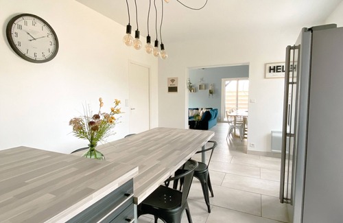 Lacanau Villa | Large family villa with swimming pool and wooded grounds