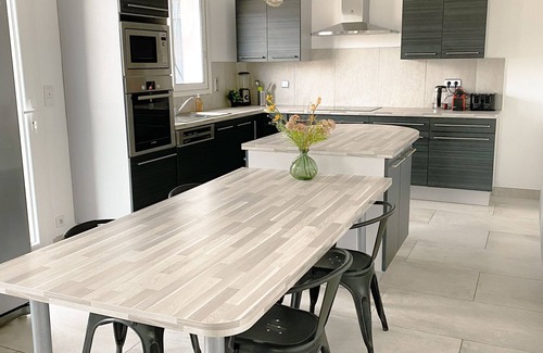 Lacanau Villa | Large family villa with swimming pool and wooded grounds