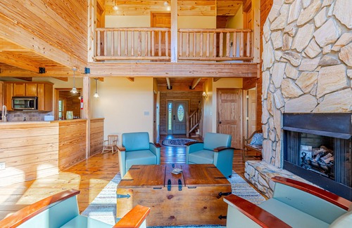 Huntersville Other | Large Farm House sleeps 10+ and 15 Minutes from Charlotte City Center