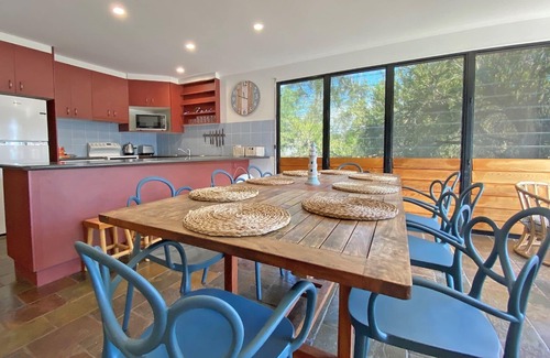 Amity Point House | Large Five bedroom Home Close to Rock Wall