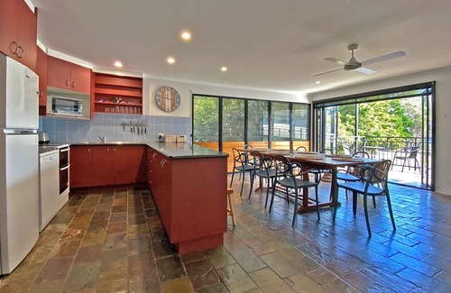 Amity Point House | Large Five bedroom Home Close to Rock Wall