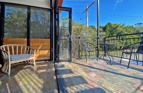 Amity Point House | Large Five bedroom Home Close to Rock Wall