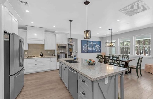 Flagstaff House | Large Flagstaff Home Near Violas with Hot Tub