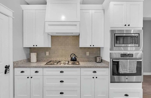Flagstaff House | Large Flagstaff Home Near Violas with Hot Tub