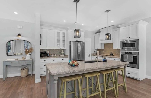 Flagstaff House | Large Flagstaff Home Near Violas with Hot Tub
