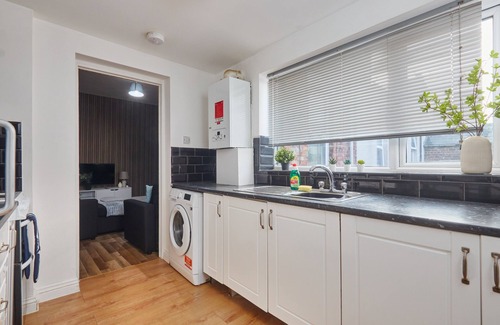 Newcastle-upon-Tyne House | Large Flat Close to The City Centre - Sleeps 12