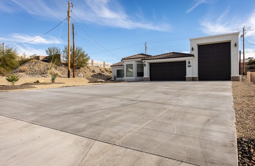 Lake Havasu City House | Large Flat Driveway 3/2, Quiet Street , Pool Heater/Chiller optional