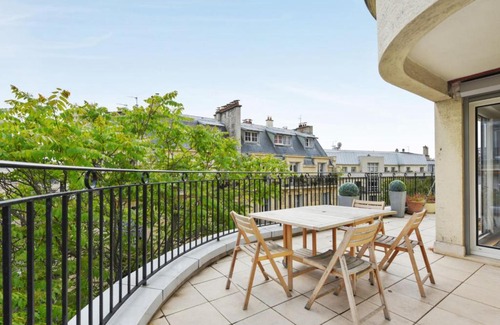 Passy Apartment | Large flat for 4 people with terrace and view on the Eiffel Tower