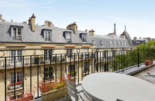 Passy Apartment | Large flat for 4 people with terrace and view on the Eiffel Tower
