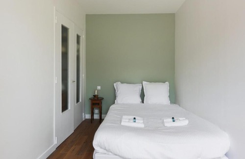 Passy Apartment | Large flat for 4 people with terrace and view on the Eiffel Tower