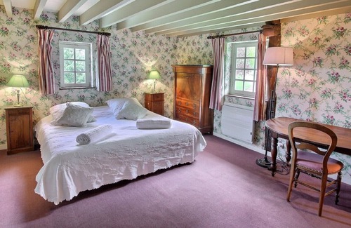 Saint-Etienne-la-Thillaye House | Large Norman gîte and small outbuilding