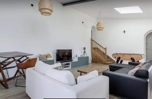 Saint-Genis-les-Ollieres House | Large family home with swimming pool