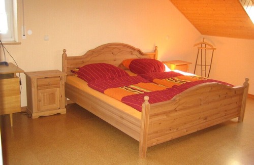 Udersdorf Apartment | Large, friendly apartment with garden