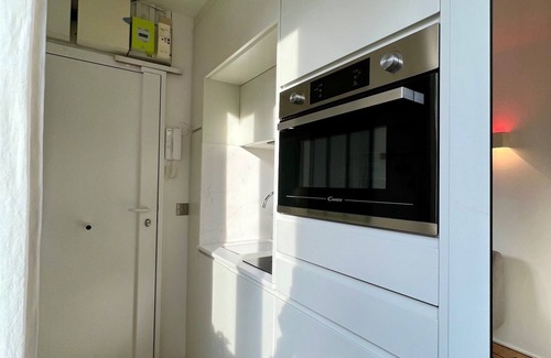 Quartier Sainte-Avoye Apartment | Large furnished studio Paris Marais Centre Pompidou