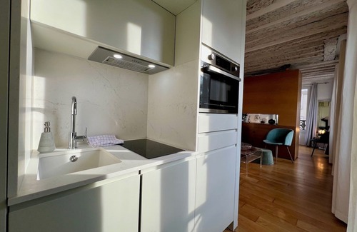 Quartier Sainte-Avoye Apartment | Large furnished studio Paris Marais Centre Pompidou