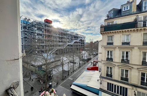 Quartier Sainte-Avoye Apartment | Large furnished studio Paris Marais Centre Pompidou