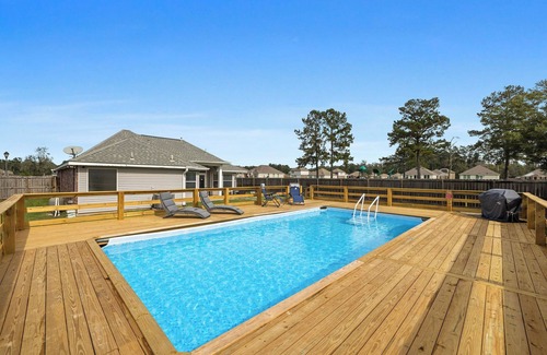 Hammond House | Large Game Room Pool Table 3 King Beds Large Pool